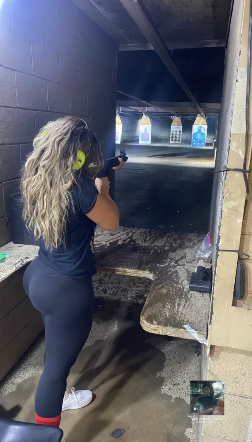 Pretty face / Fat ass #KK9v5U9x