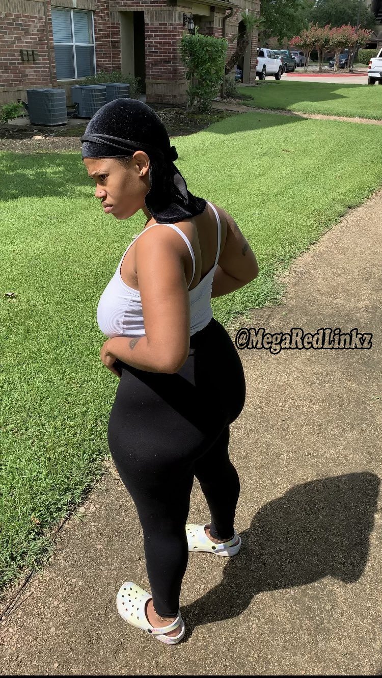 I gotta thing for this chick! #zJgNTiFG