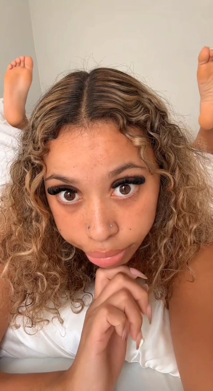 Pretty Feet from Lightskin Girl #BrFPjrax