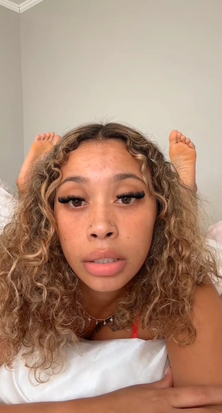Pretty Feet from Lightskin Girl #OhAJhX4C