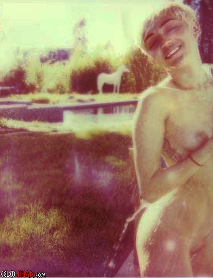 Celebrity nudes M.i.l.e.y. C.y.r.u.s. #QZ2epviB