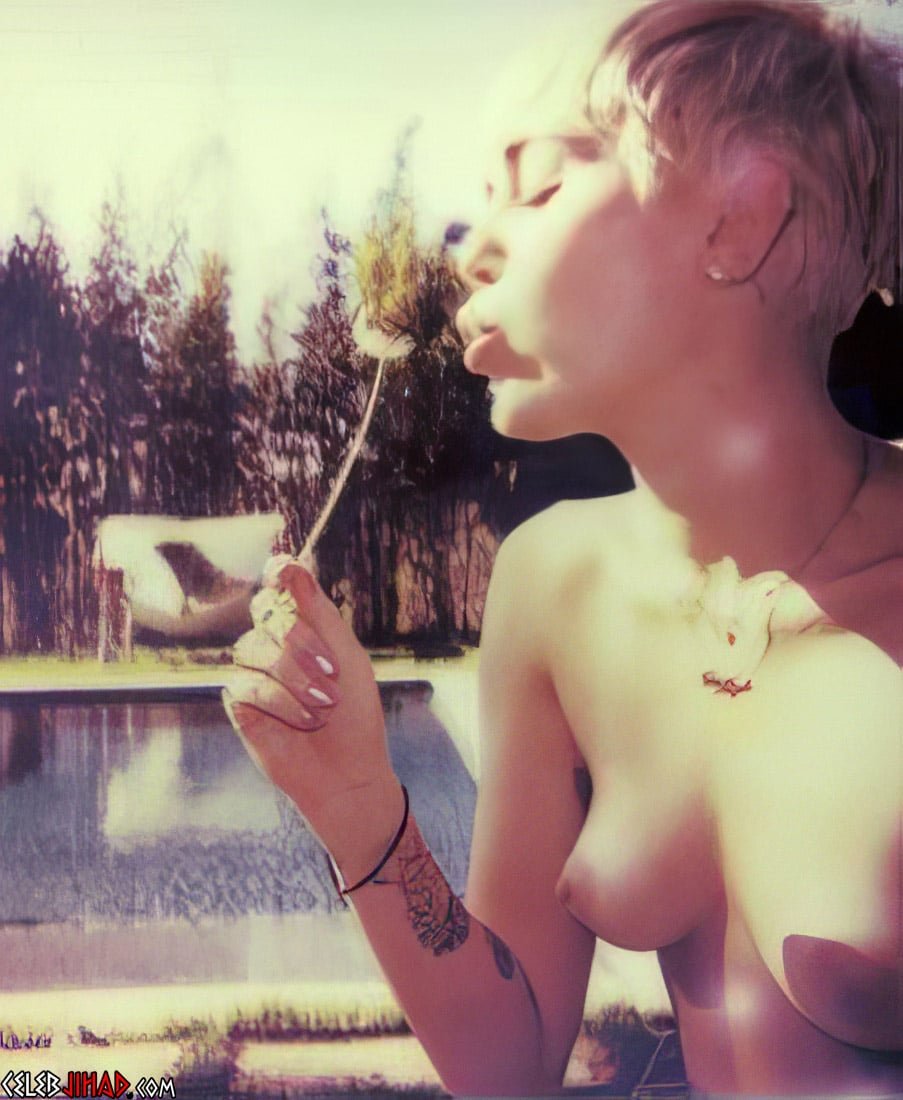 Celebrity nudes M.i.l.e.y. C.y.r.u.s. #b3GEwsSn
