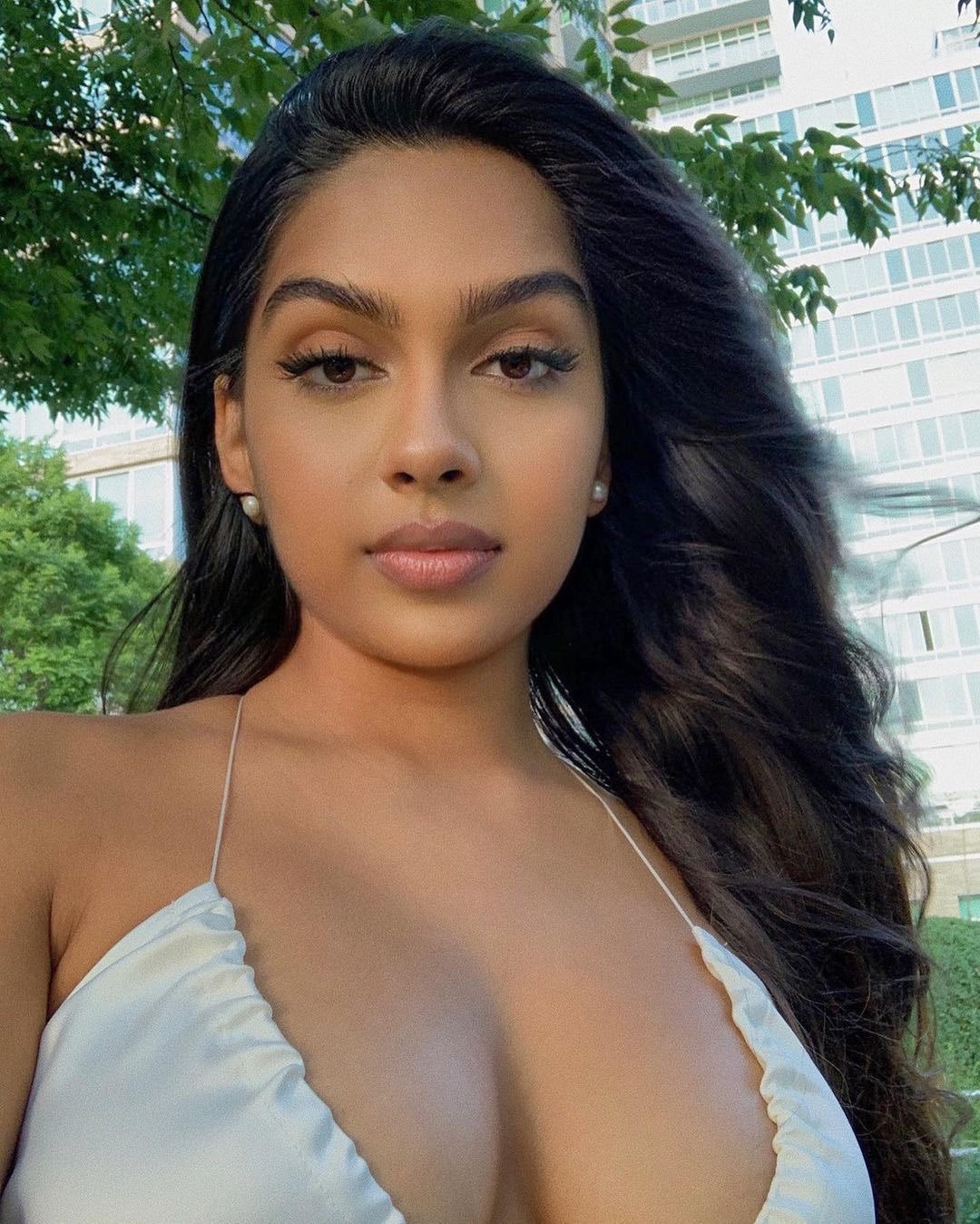 Do yall think this desi camel nigga slut knows we can all see her brown nipples #XDeo7imr